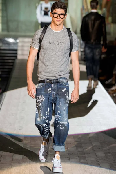 Look 28
